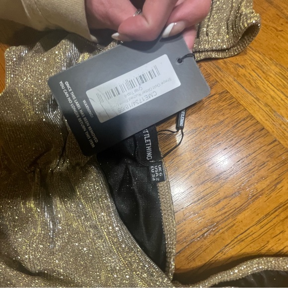 Gold crop top perfect for celebrating - Picture 3 of 5